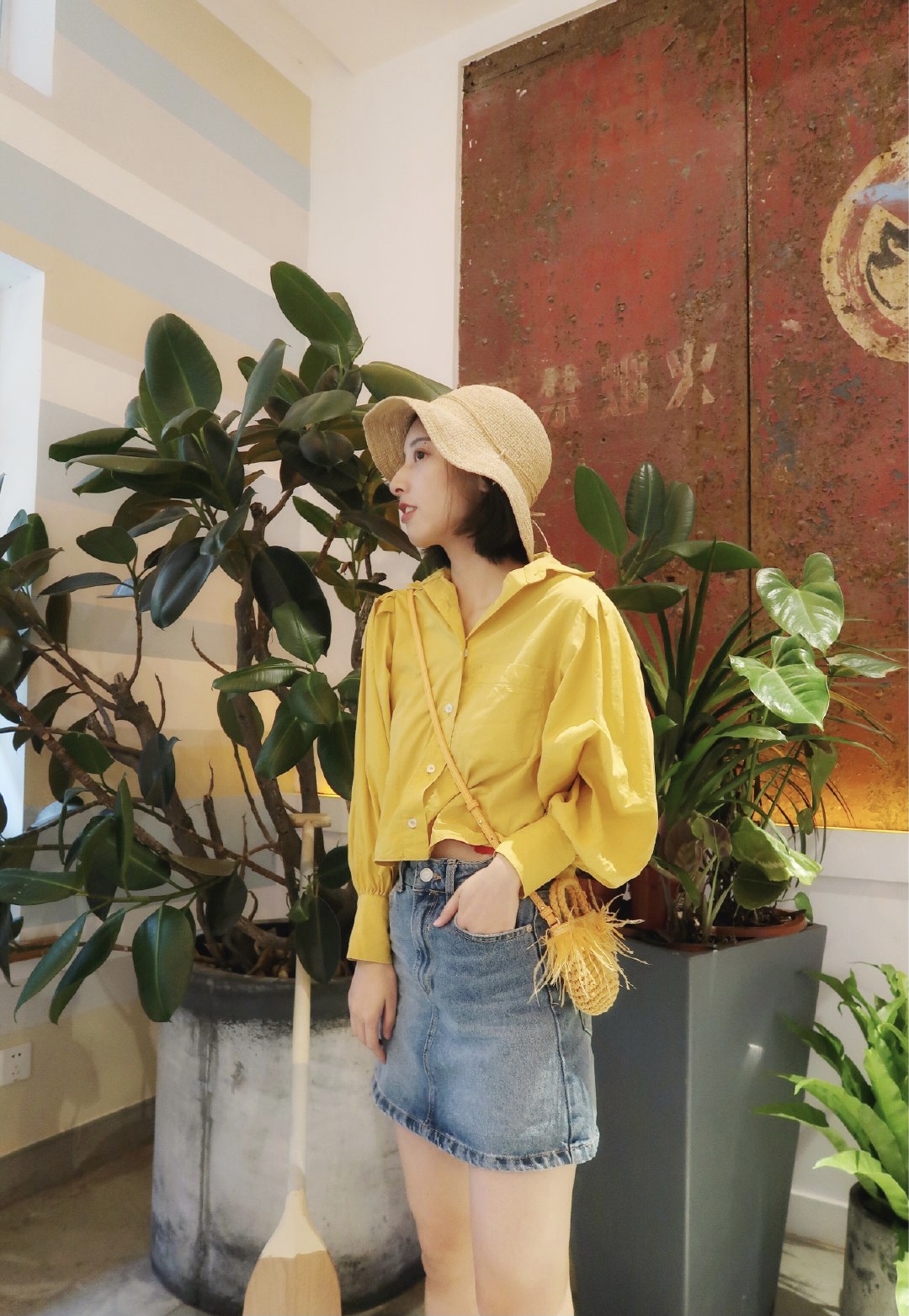 今年流行这样穿白衬衫牛仔裙,牛仔衬衫裙该搭配什么鞋子好看