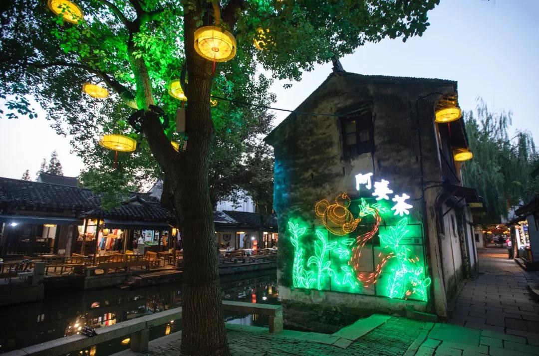 穿汉服赏花灯猜灯谜,苏州周庄古镇汉服