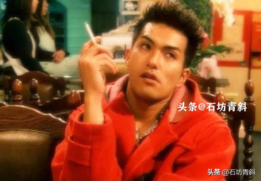 《皆月》暗潮汹涌的“深柜”在不安认“同”中前行的*欲情**