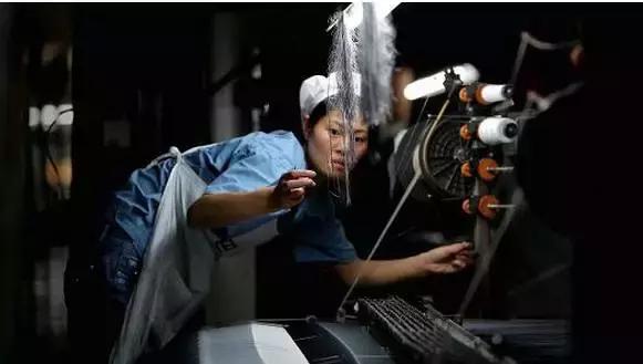 纺织老板吐槽视频,厂长哭诉工资七千都招不来人