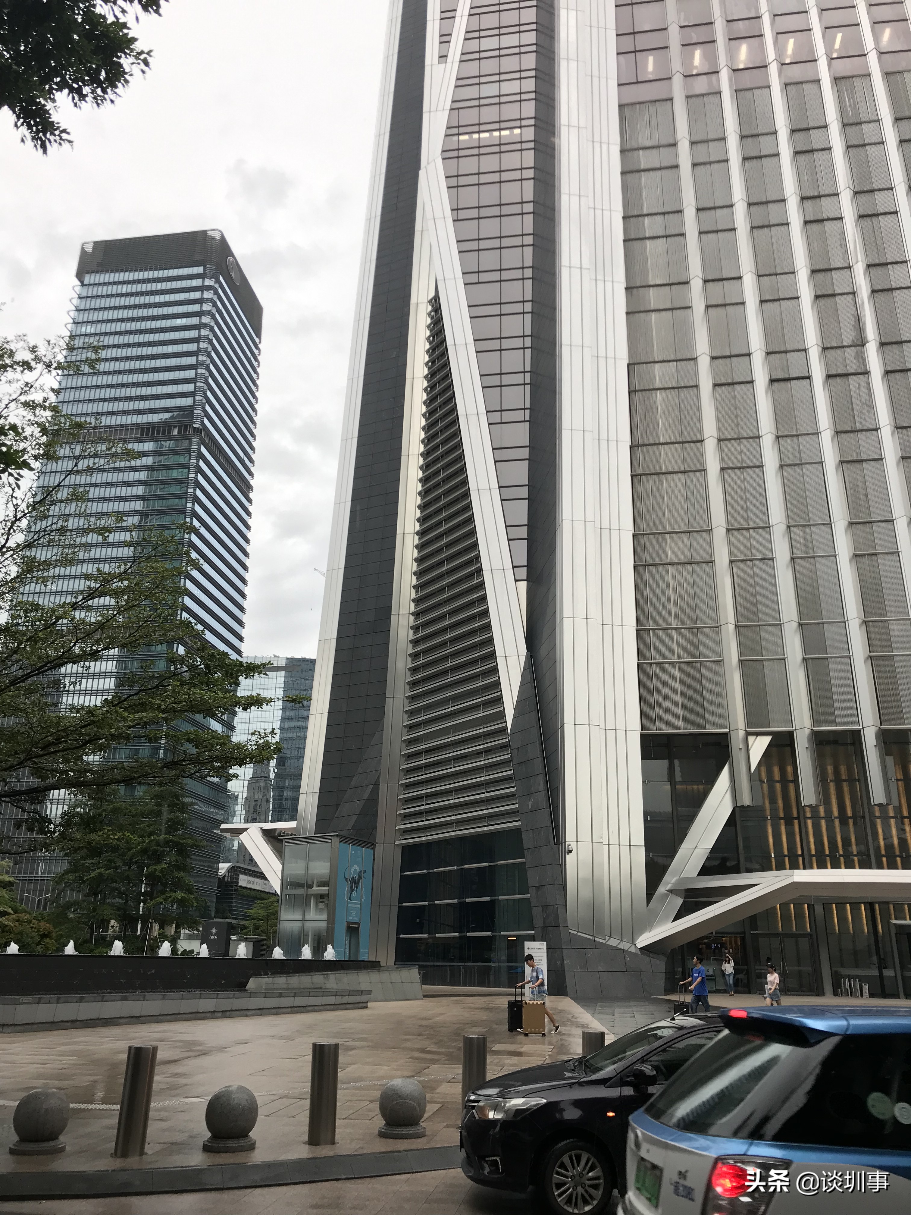 登顶深圳第一高楼,登上深圳平安金融大厦