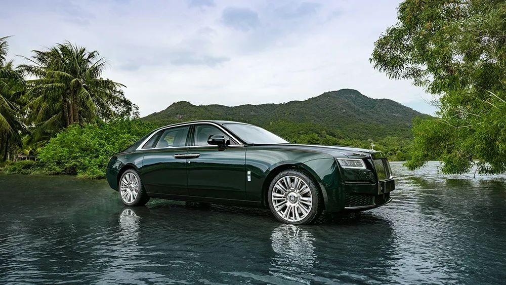 开劳斯莱斯全新古思特,古思特是不是最便宜的劳斯莱斯