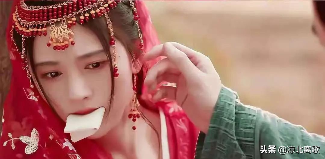 鞠婧祎演被绑架像咬化妆棉,鞠婧祎被绑架戏冲上热搜第一名