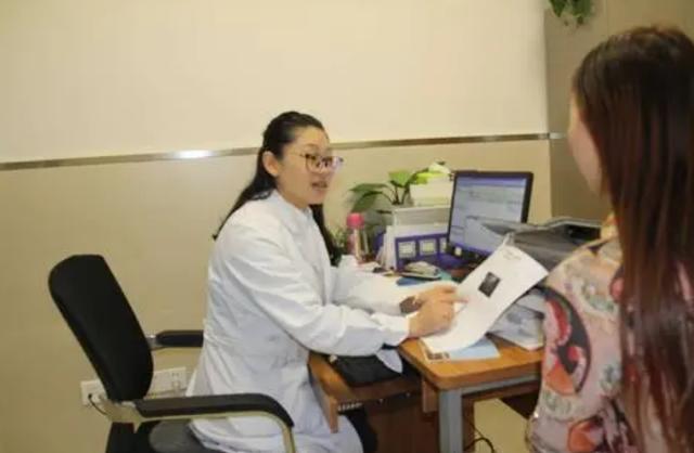 为啥女性*裤内**上，总有黄色分泌物，是什么原因呢？