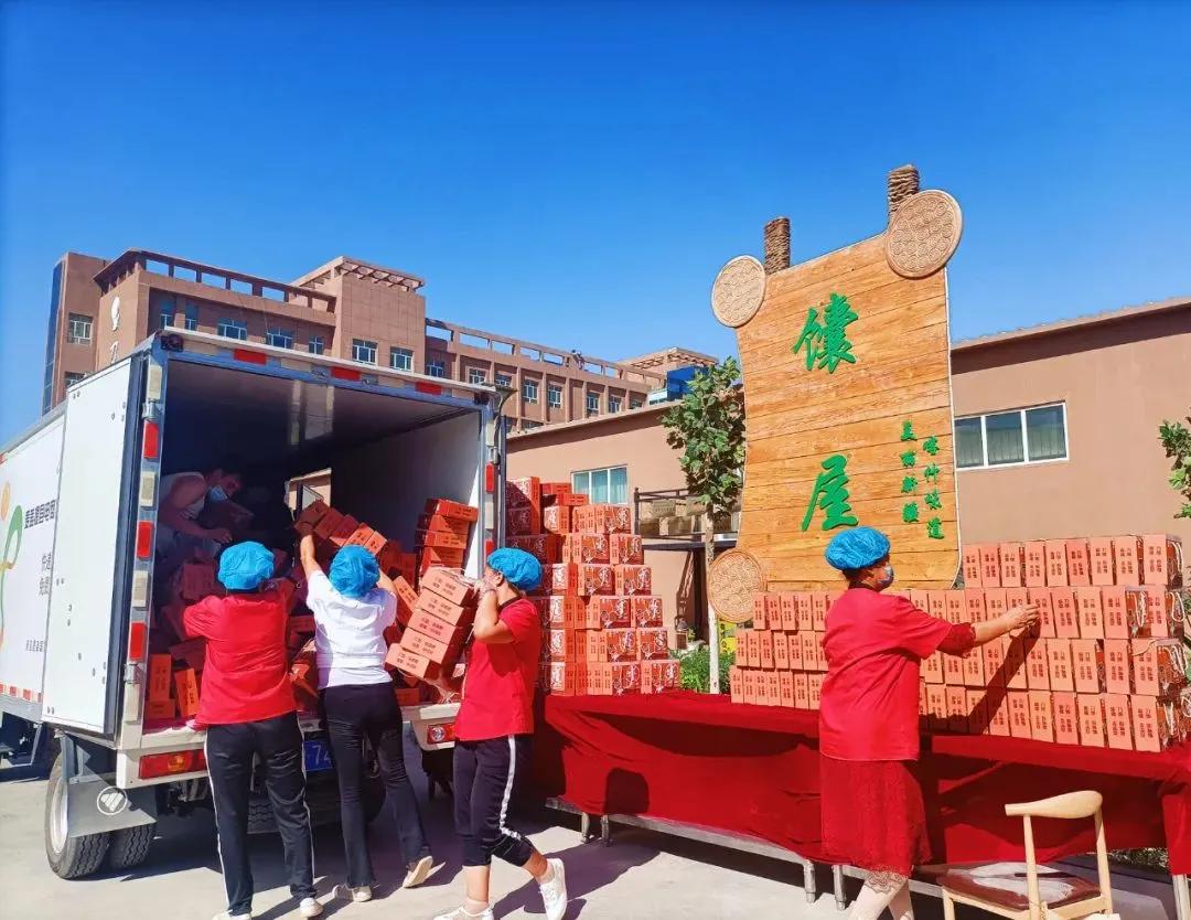 「“豫”你同在」倾“馕”相助！麦盖提县爱心企业捐助1000箱馕驰援河南