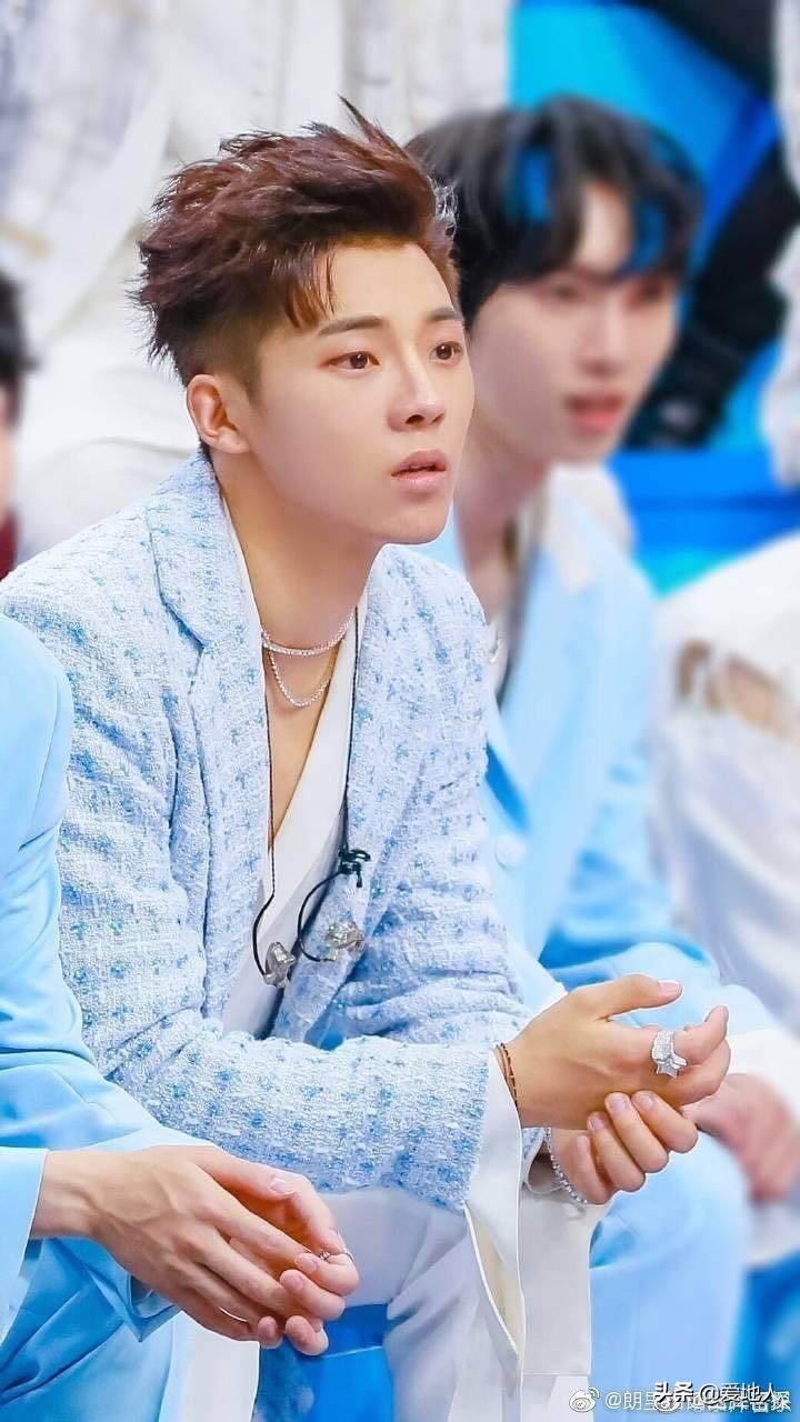 高嘉朗创造营初舞台向前跑,高嘉朗创造营2019唱歌ineedyou