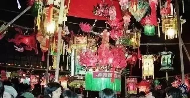 九张反映过年气氛的照片,百张罕见的过年老照片这才是年味