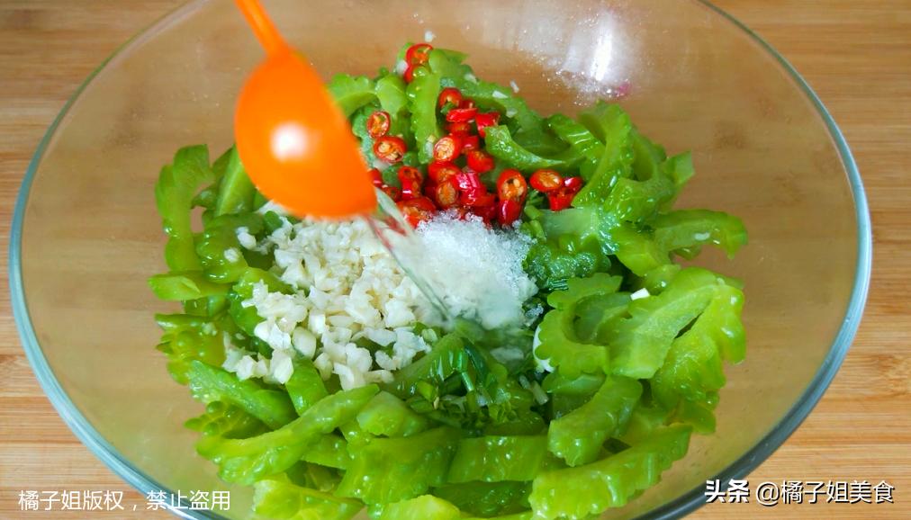 自从学会苦瓜这做法，老公天天往家买苦瓜，5分钟上桌，美味降火