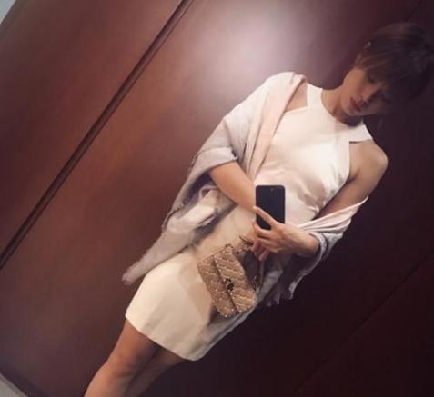 开豪车住洋房保时捷女,开着保时捷家住别墅