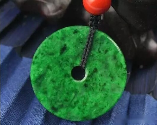 腾冲翡翠干青老料,翡翠干青金蟾摆件