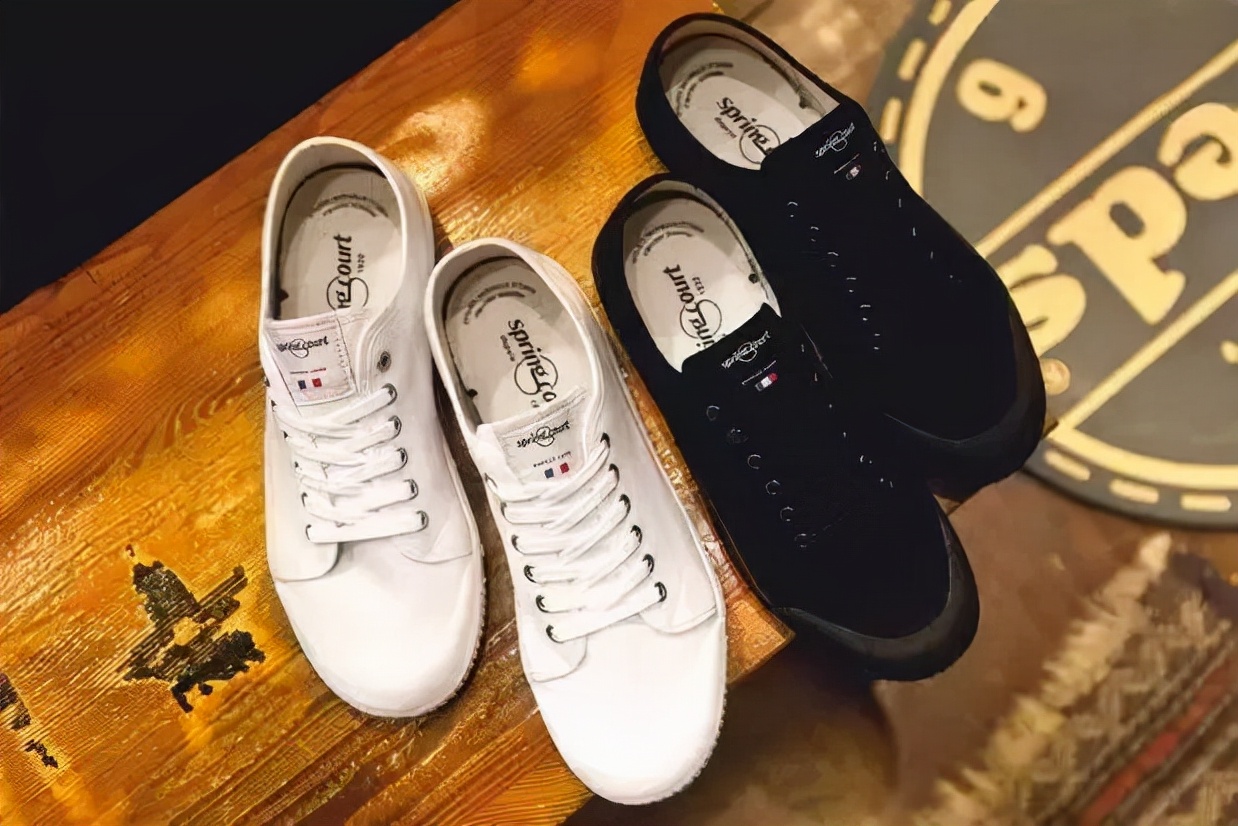 年度最火vans小黑鞋这样穿真酷,穿腻了匡威经典款