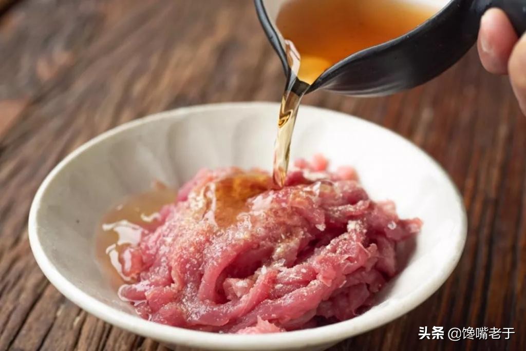 炒肉时放什么肉炒出来又嫩又滑,炒肉时如何炒出滑嫩好吃的肉