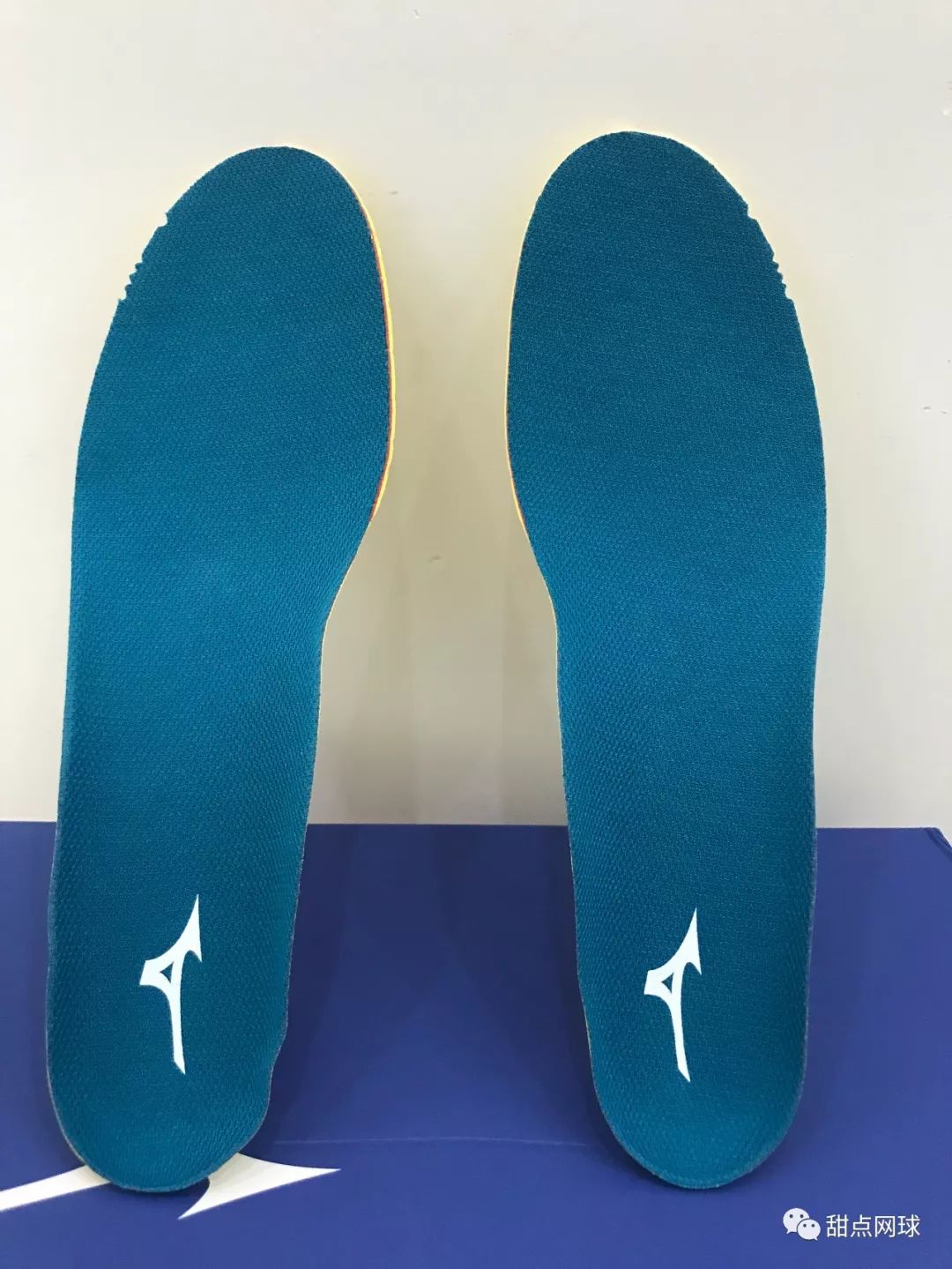 甜点君,美津浓足球鞋wave系列评测