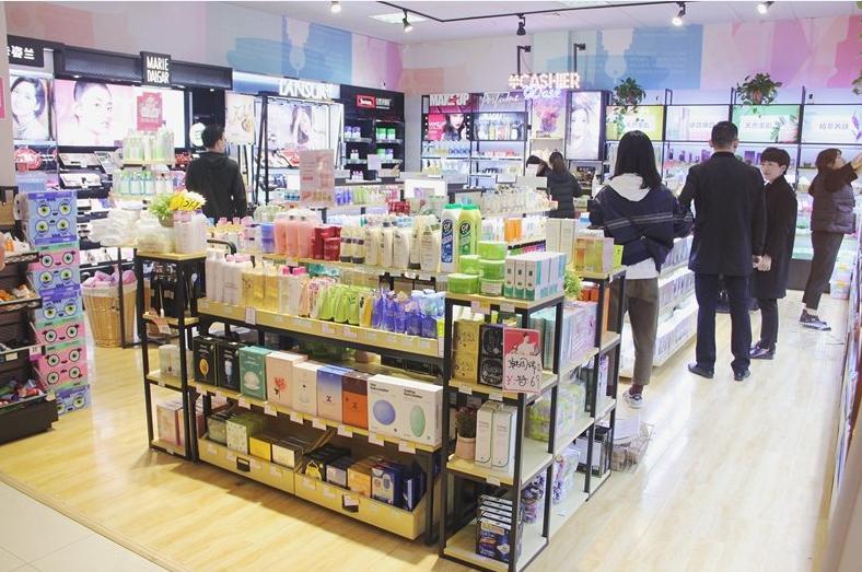 升维*局破**：2018中国化妆品店年度报告