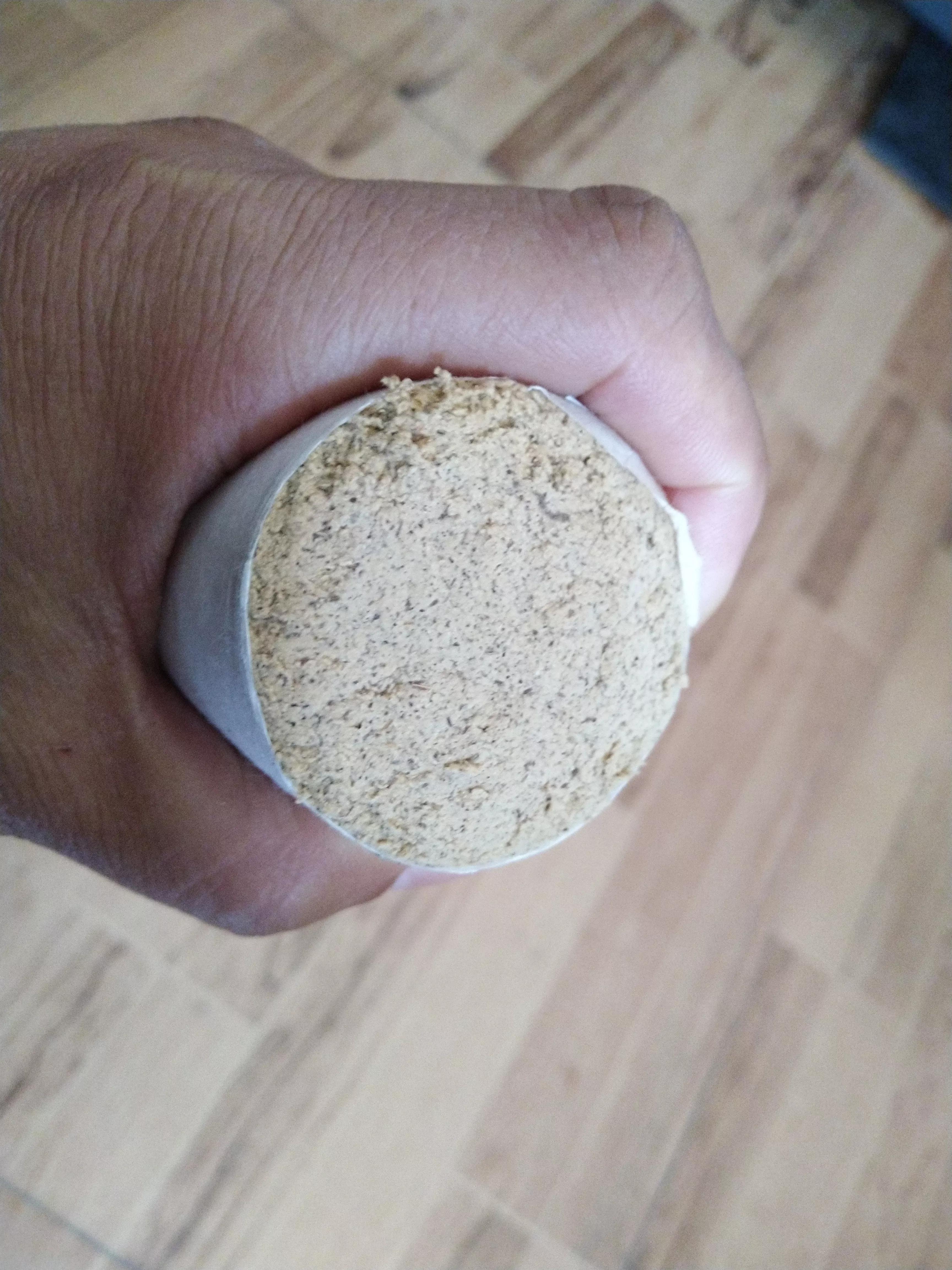 家里的艾叶真漂亮,自己做的艾条烧完是黑色