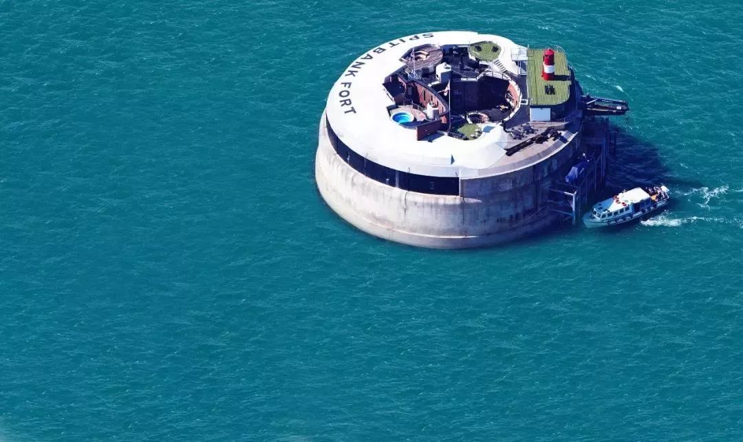 孤独的建筑物,孤独的建筑金湾