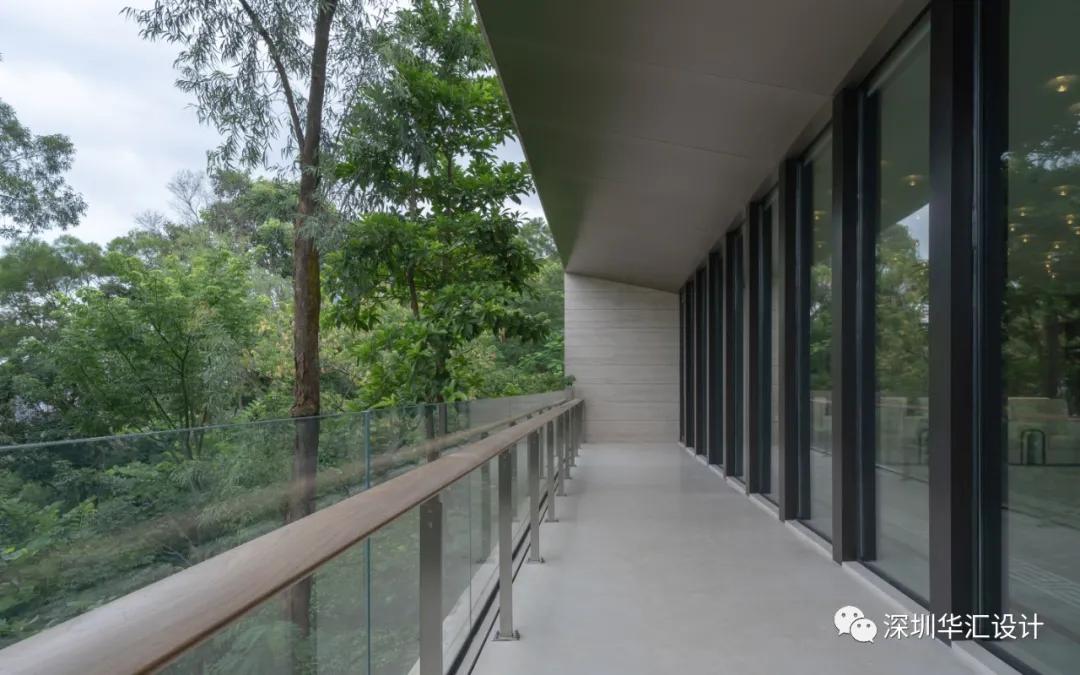 深圳莲花山公园展现中心——糅合自然与陈列的墙/深圳华汇设计