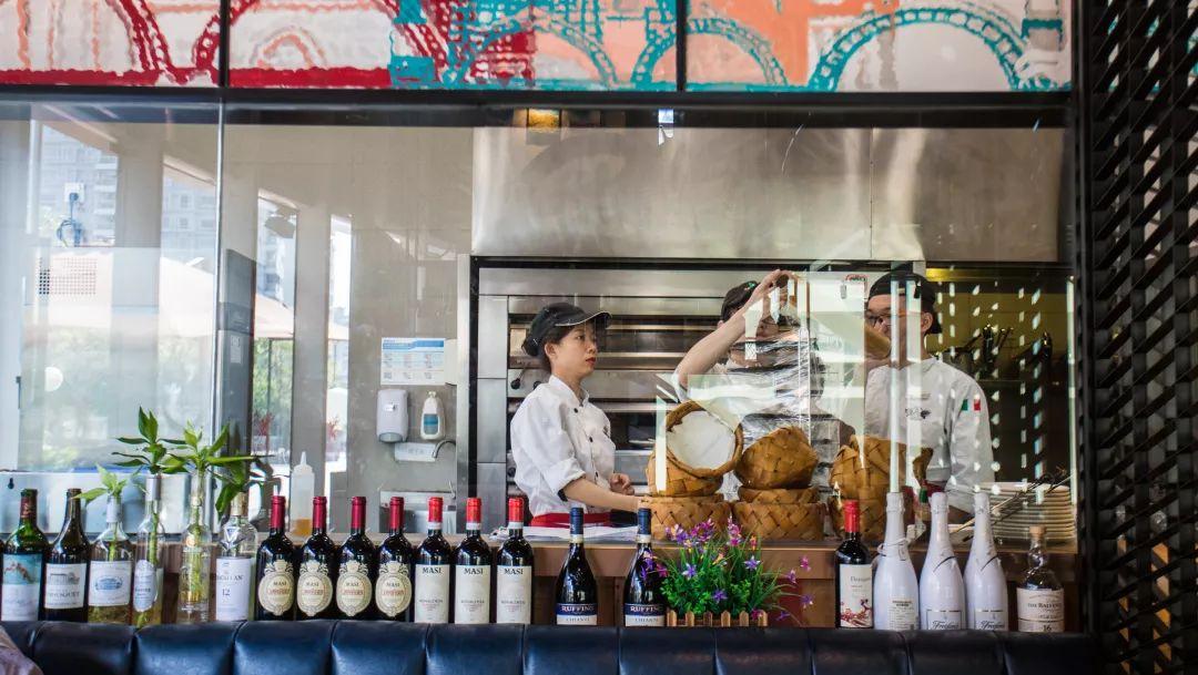 一挤就爆奶的超薄0.1pizza，被外国朋友吹上天