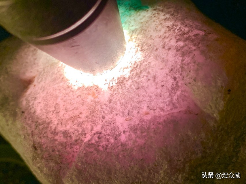 翡翠原石的雾是什么意思,翡翠原石的雾层
