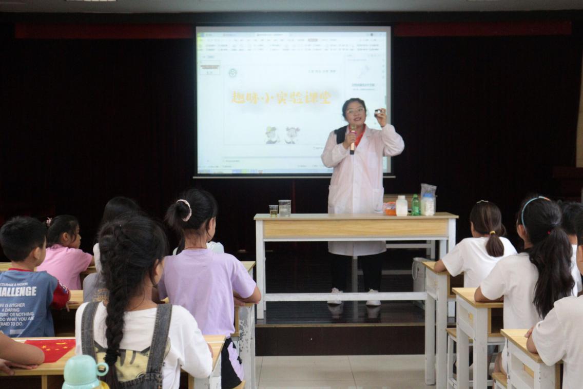 趣味小实验蜡烛熄灭,趣味小实验点火柴点蜡烛