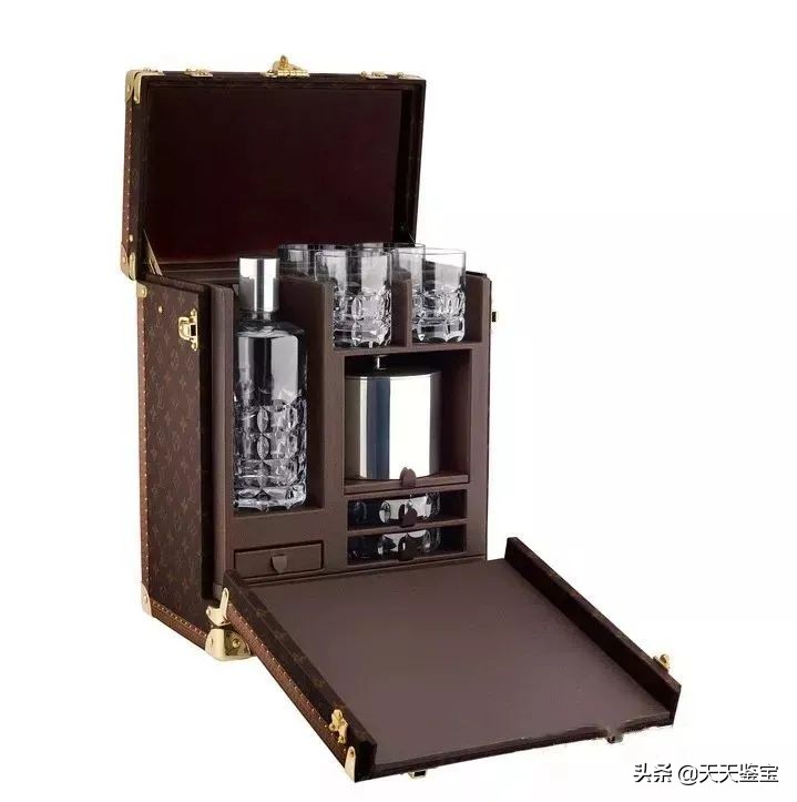 lv包包真的好看吗,为什么lv包包那么硬