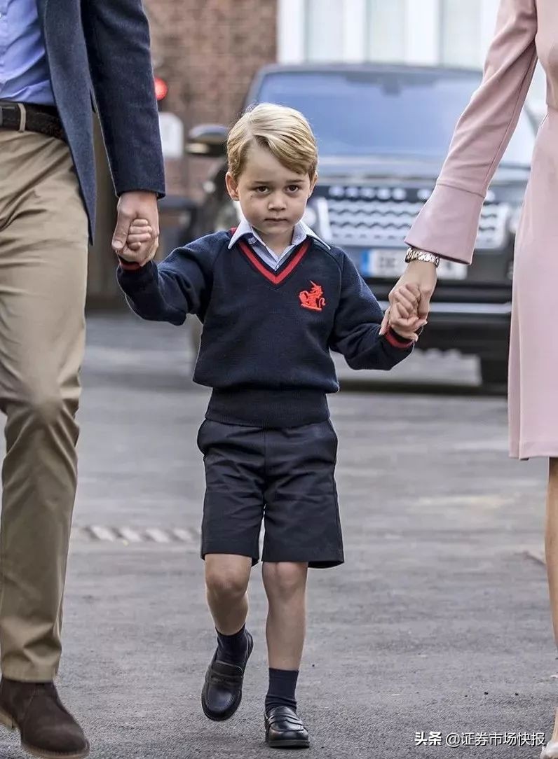 英国乔治小王子和女王,英国乔治小王子为什么不是继承人