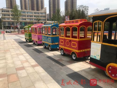 昆明商场人堆里穿梭的小火车！你有证吗？司机培训过吗？出事谁负责？