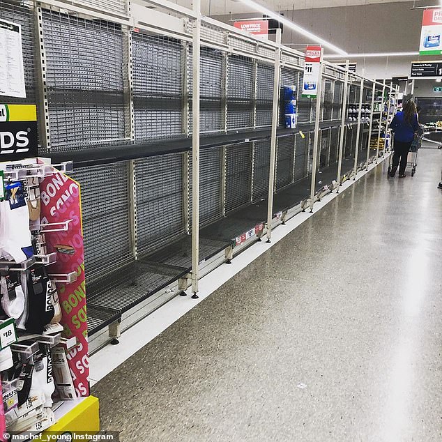 澳洲超市抢购现场壮观，一人买200卷卫生纸：不怕病毒，就怕没纸