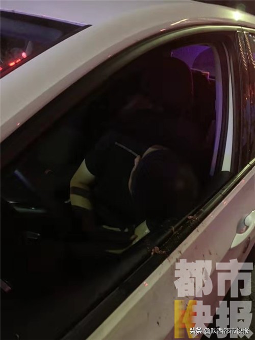 酒驾司机车内昏睡交警破窗救人,夜查酒驾20分钟查到5人后续