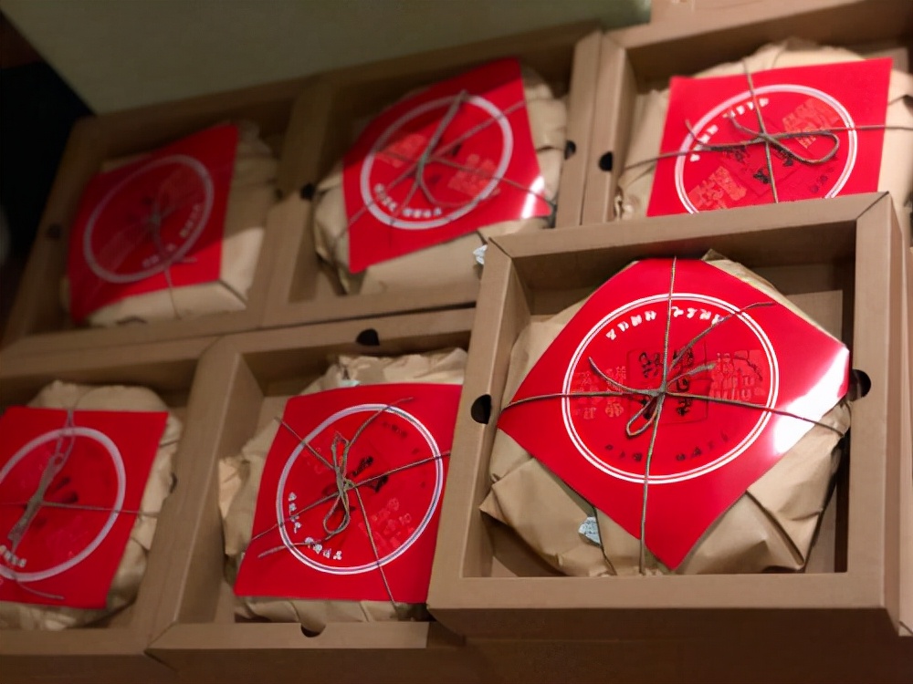 童年中秋夜降亮月，那些舍不得吃的月饼发霉后，还是被我们吃掉了