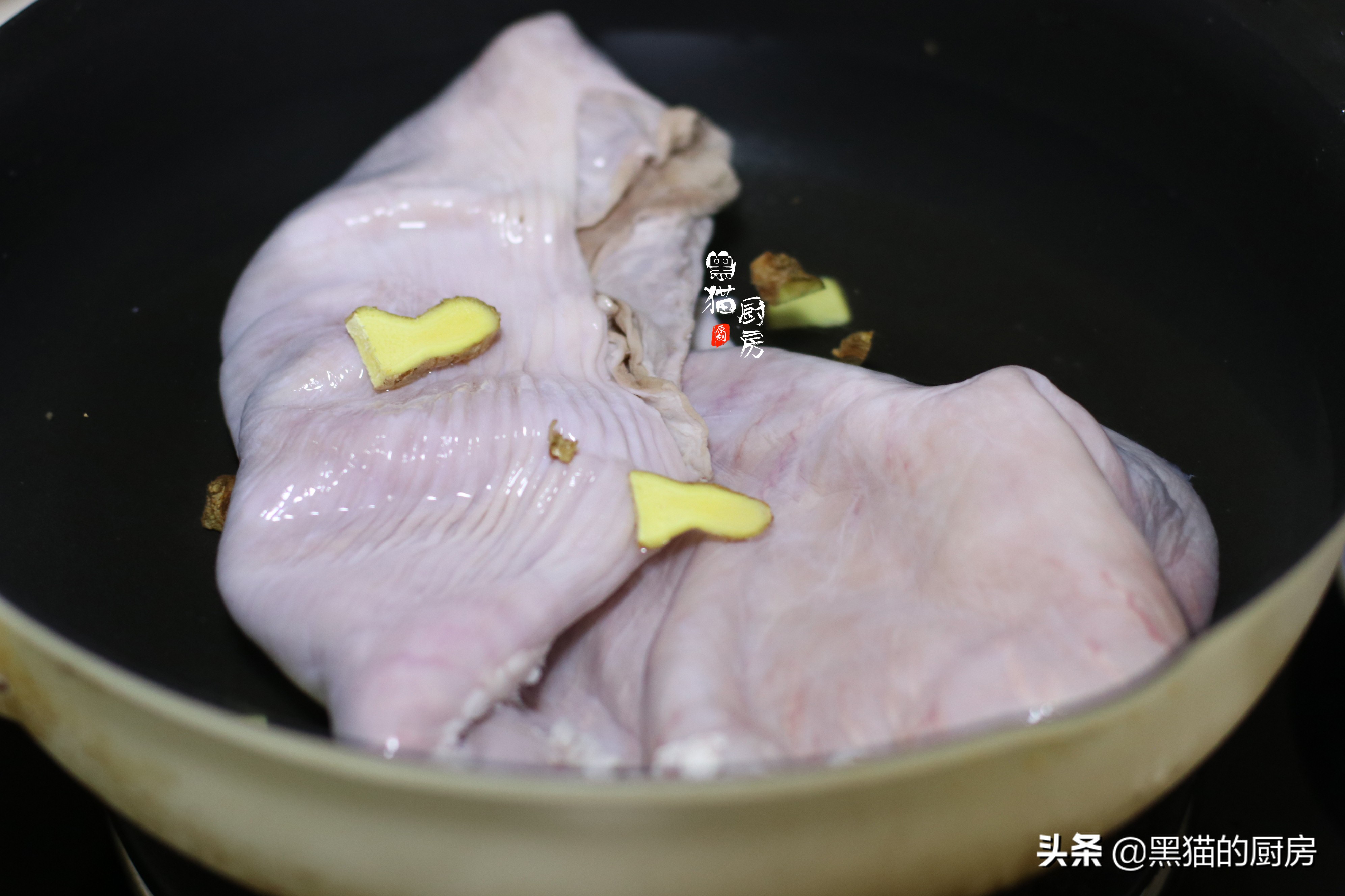 炒猪肚粘锅,焯水猪肚怎么样炒才不会硬