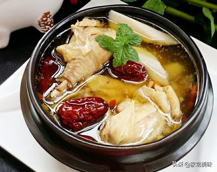 炖鸡肉时千万别直接焯水,炖鸡肉的正确方法