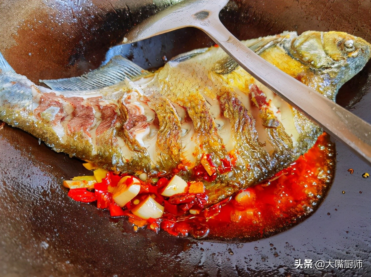 什么鱼红烧好吃刺少窍门,无论炖什么鱼怎么调味才好吃