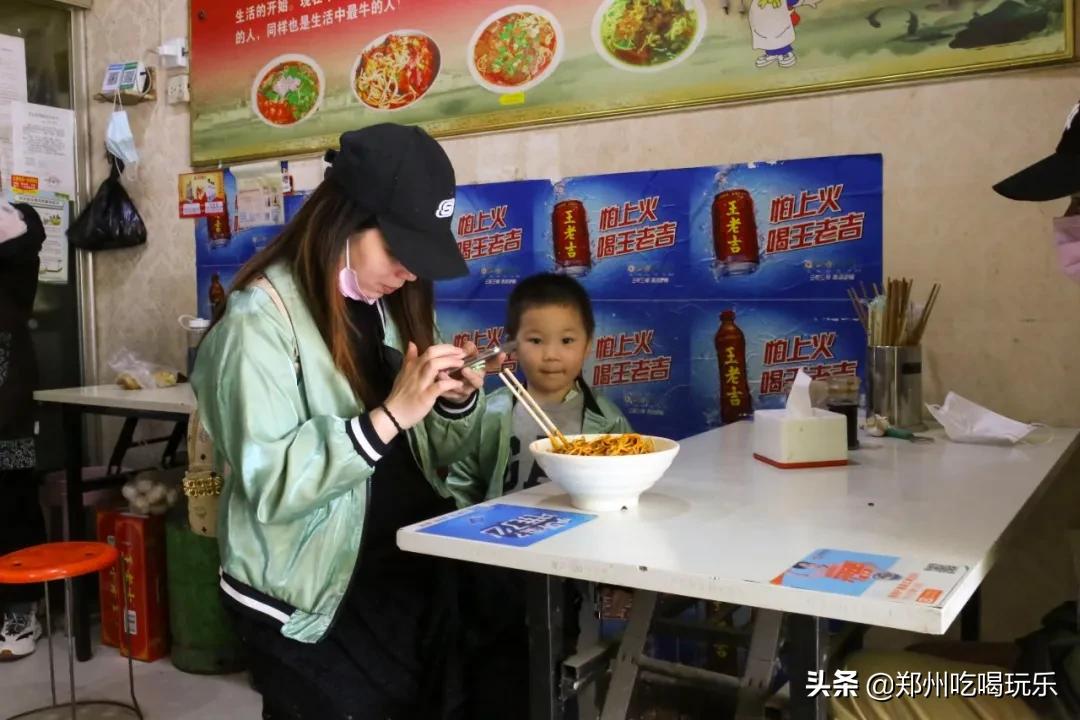 东明路窝子面,窝子面馆
