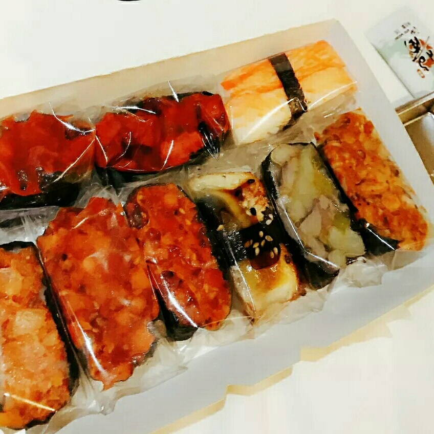 把买来的寿司当做自己做的寿司,把寿司做成甜品