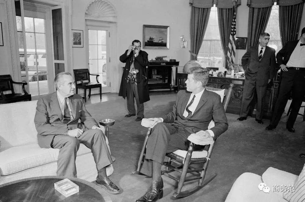 “华尔街之王”苏世民，从白手起家到身价千亿，爱买豪宅戴Swatch