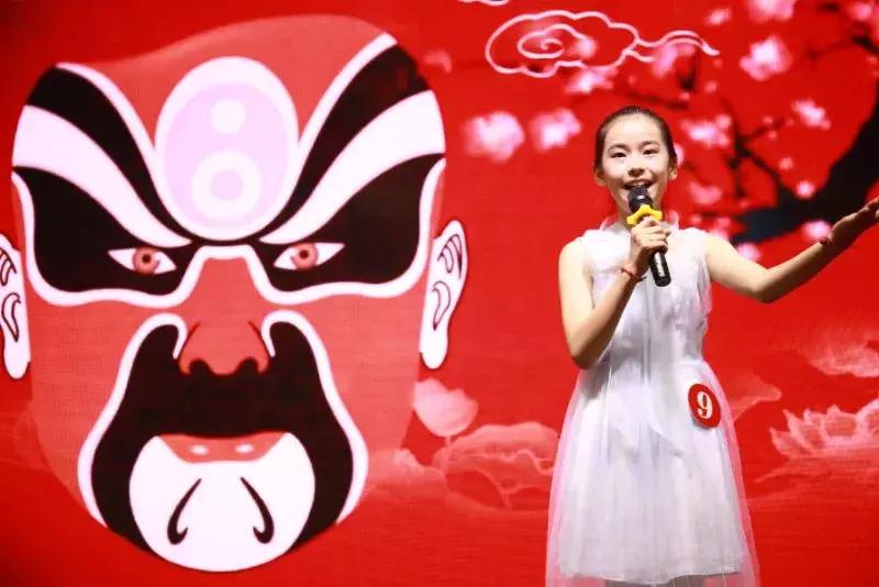 哇噢！你竟是这样一个清新淡雅、才华横溢的南方姑娘