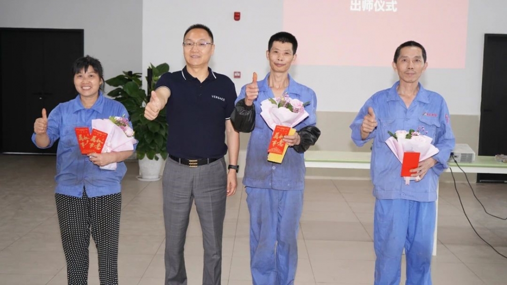 多方位发力，助推汇聚腾飞一走进重庆汇聚教育装备集团