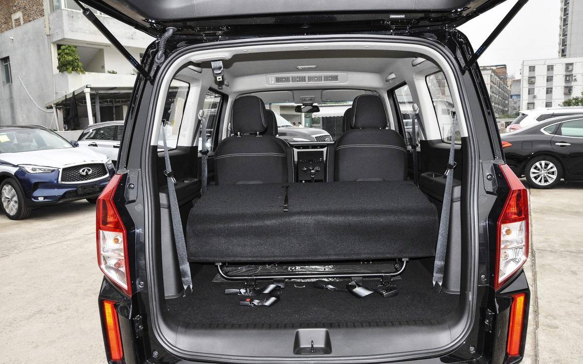 五菱宏光v和瑞风m3哪个好一点,7万左右的mpv7座最值得购买的车