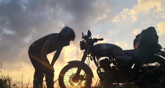 骑铃木uu125走川藏线的人多么,骑铃木uu去草原