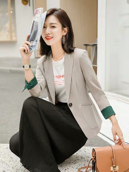 小西装怎么搭配好看,小西装怎么搭配更有气质