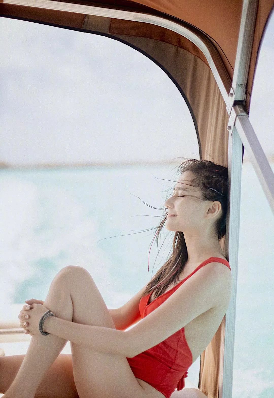 何超莲晒窦骁合照大秀恩爱,窦骁深夜晒何超莲合影