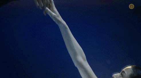 蓝色大海的传说全智贤穿搭玫红色,全智贤蓝色大海的传说眼泪变珍珠