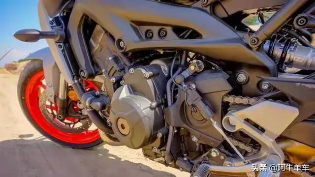 雅马哈mt09暴力驾驶大片,西装暴徒雅马哈mt09