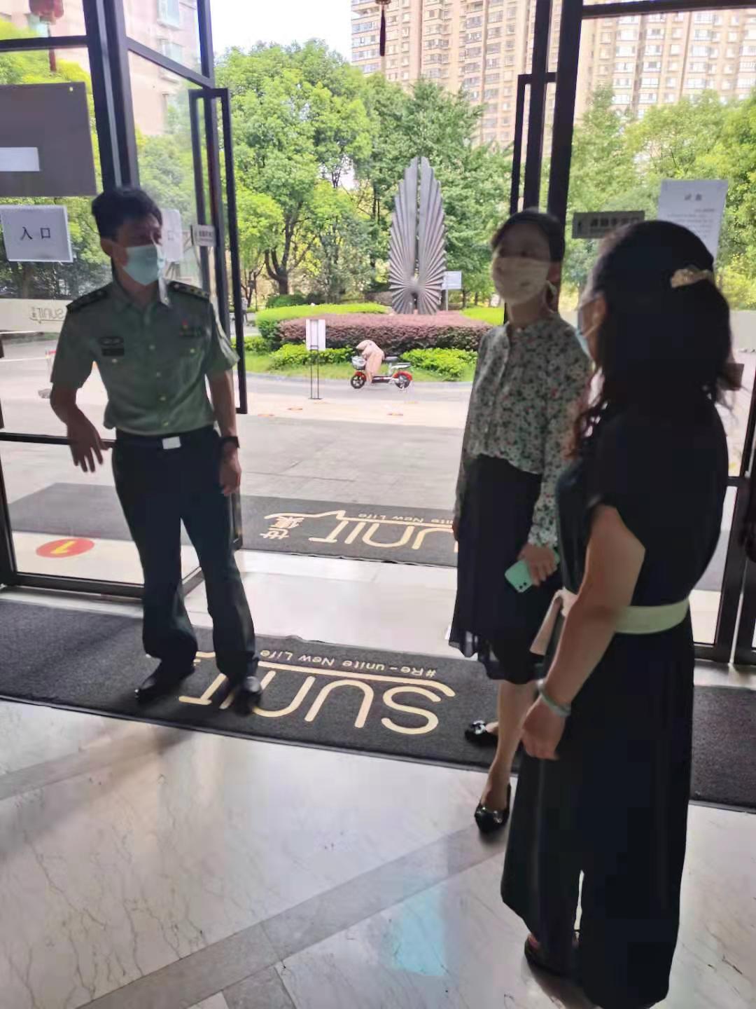 区街新闻｜70多幅照片记录世茂滨江社区辖内志愿者，南京感谢你们