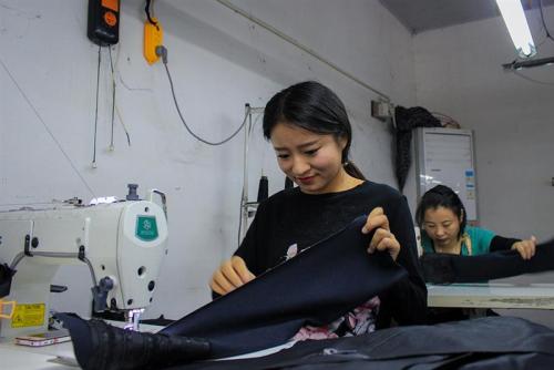 东莞服装批发一手货源哪里有,东莞服装批发市场拿货价格