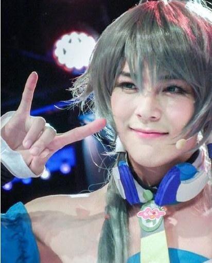 汪东城女装像谁,汪东城cos的大背头