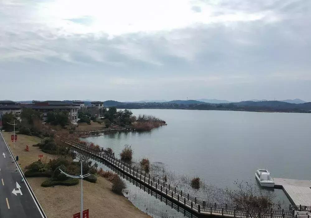 *京大南**塘金湖光山色一座真正地湖景别墅，静下来感受美好诗意生活