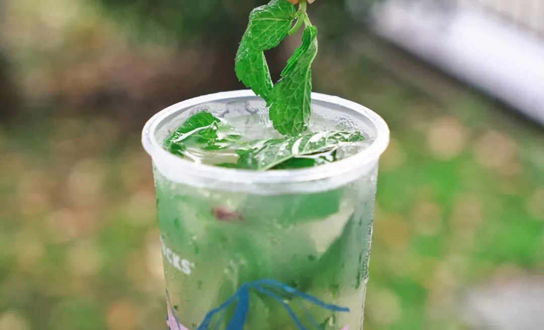 星巴克回归饮品被吐槽,星巴克推出八种饮品吐槽