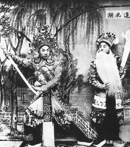 涓婃捣鏂版禍鏂囧寲绀煎爞瓒婂墽婕斿嚭,鏂版鍏冩棪